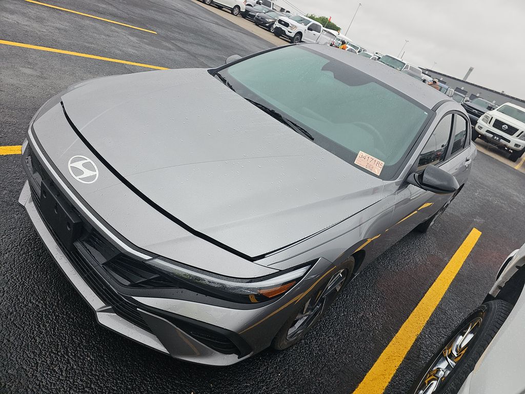 2025 Hyundai Elantra SEL Sport photo
