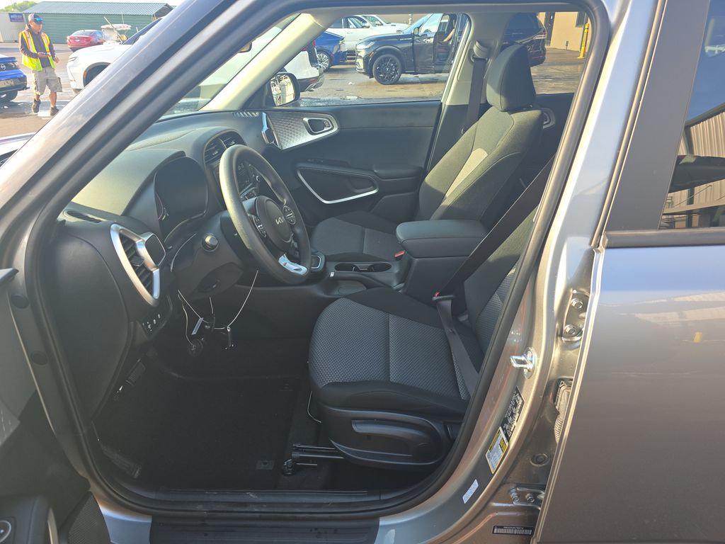 2025 Kia Soul LX photo