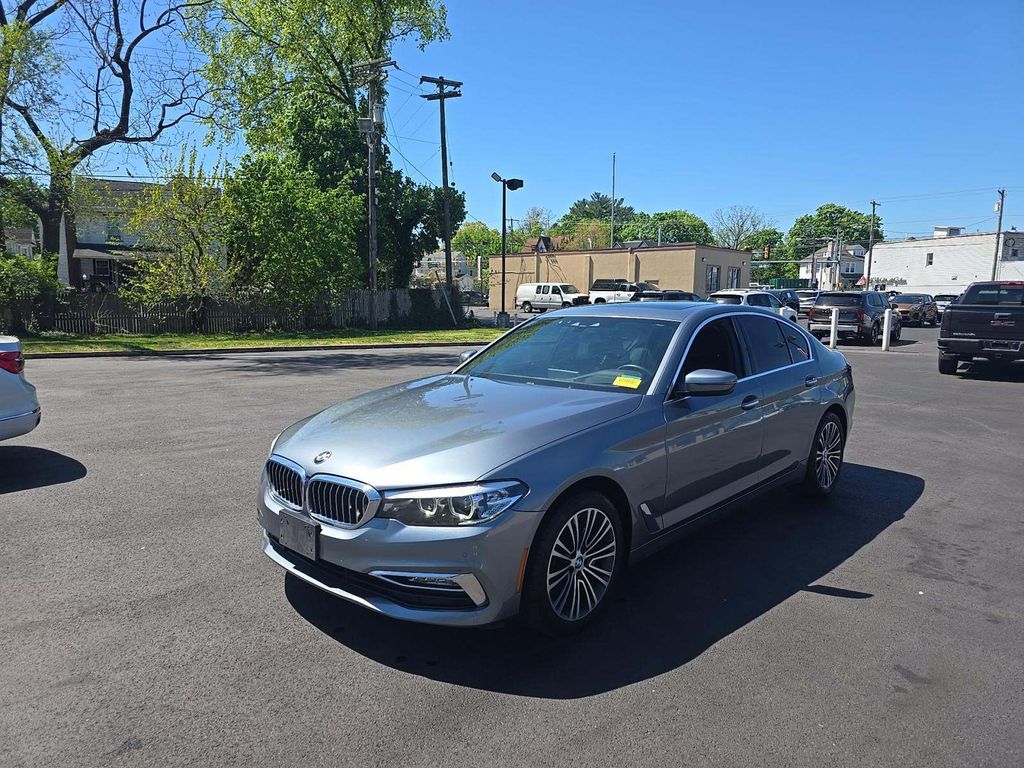 2018 BMW 5 Series 530IX LUX photo