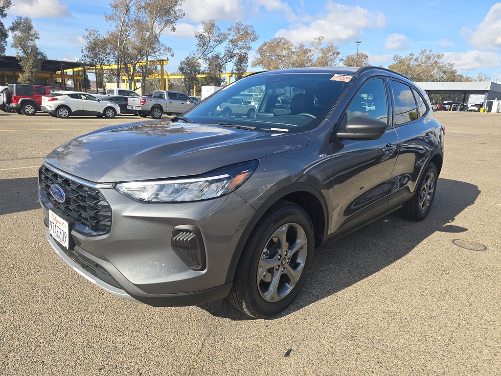 2025 Ford Escape ST-Line photo