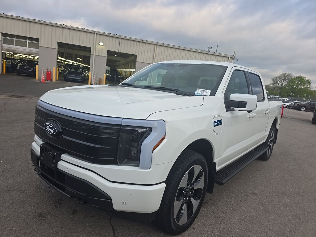 2025 Ford F-150 Platinum photo