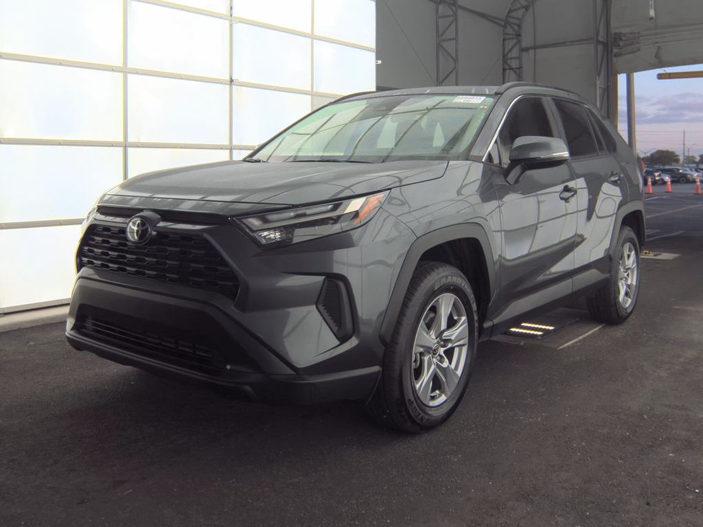 2025 Toyota RAV4 XLE photo