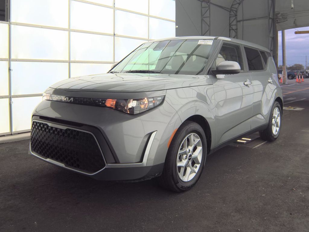2025 Kia Soul LX photo