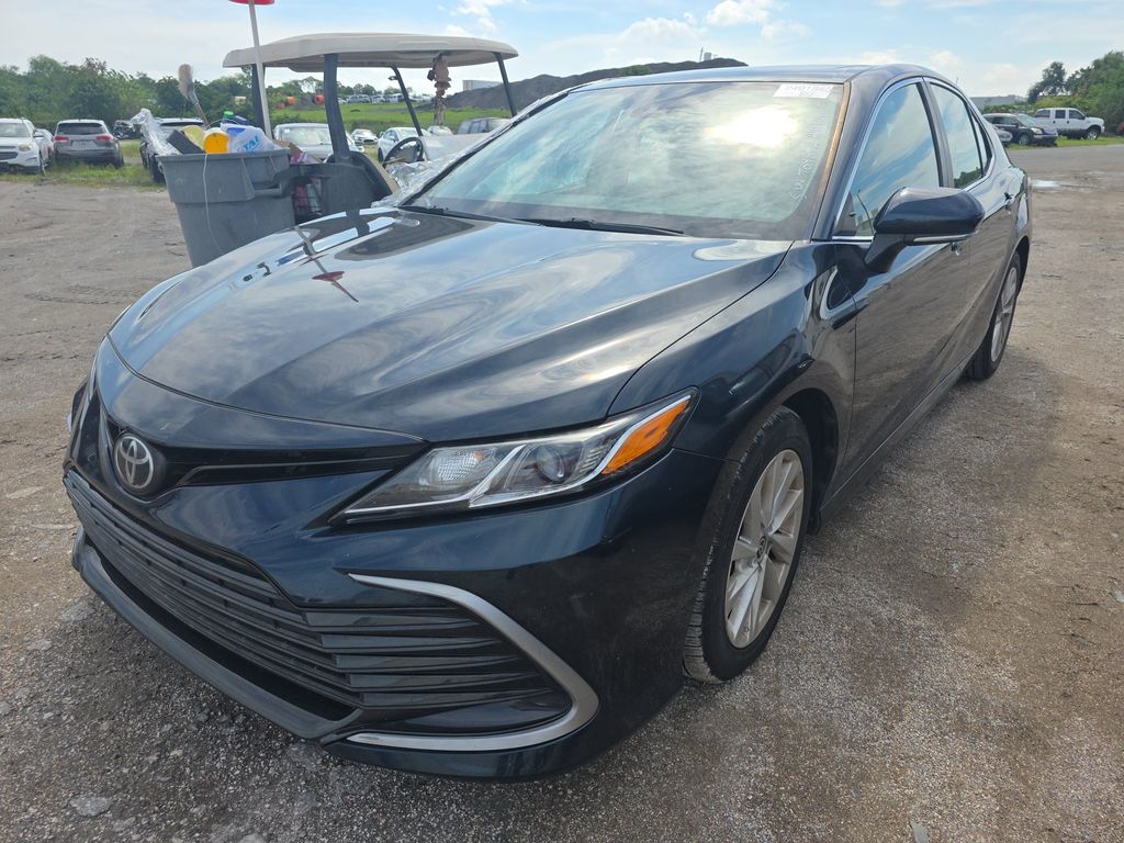2021 Toyota Camry LE photo