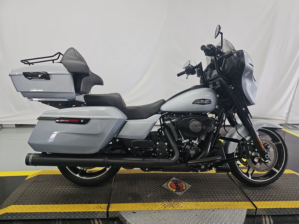 2024 Harley-Davidson Flhx photo
