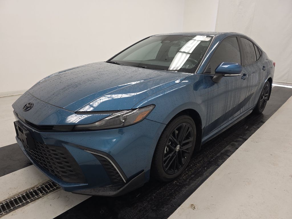 2025 Toyota Camry SE photo