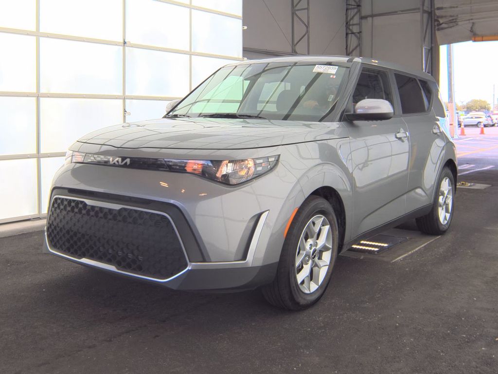 2025 Kia Soul LX photo