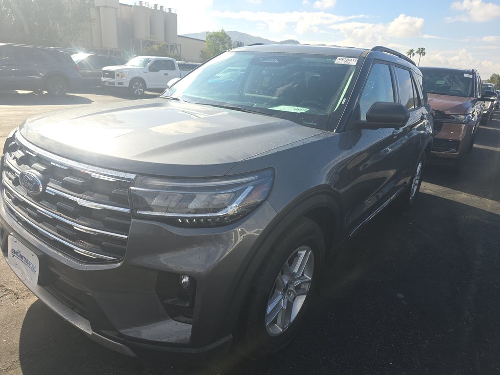 2025 Ford Explorer Active photo
