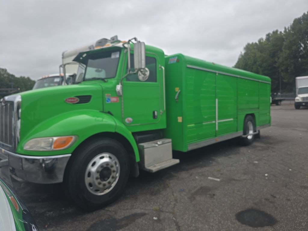 2011 Peterbilt 337 photo