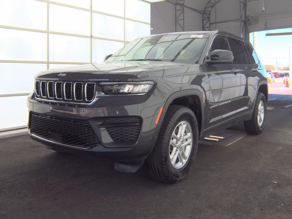 2025 Jeep Grand Cherokee Laredo photo