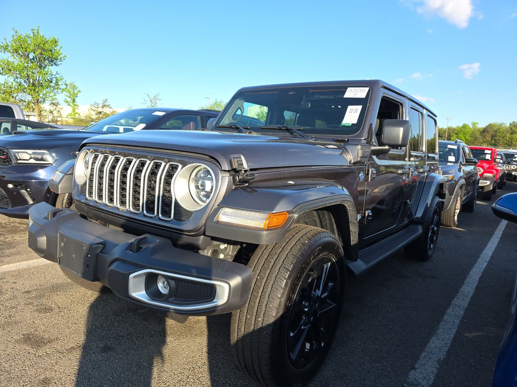 2025 Jeep Wrangler Sahara photo