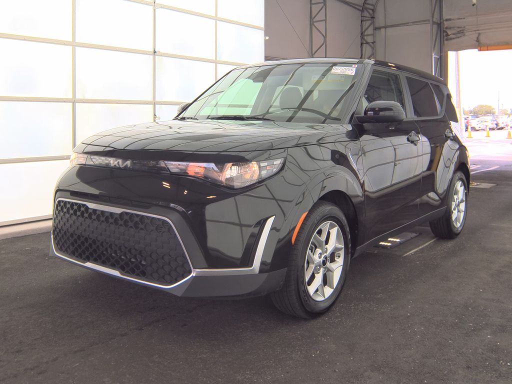 2025 Kia Soul LX photo