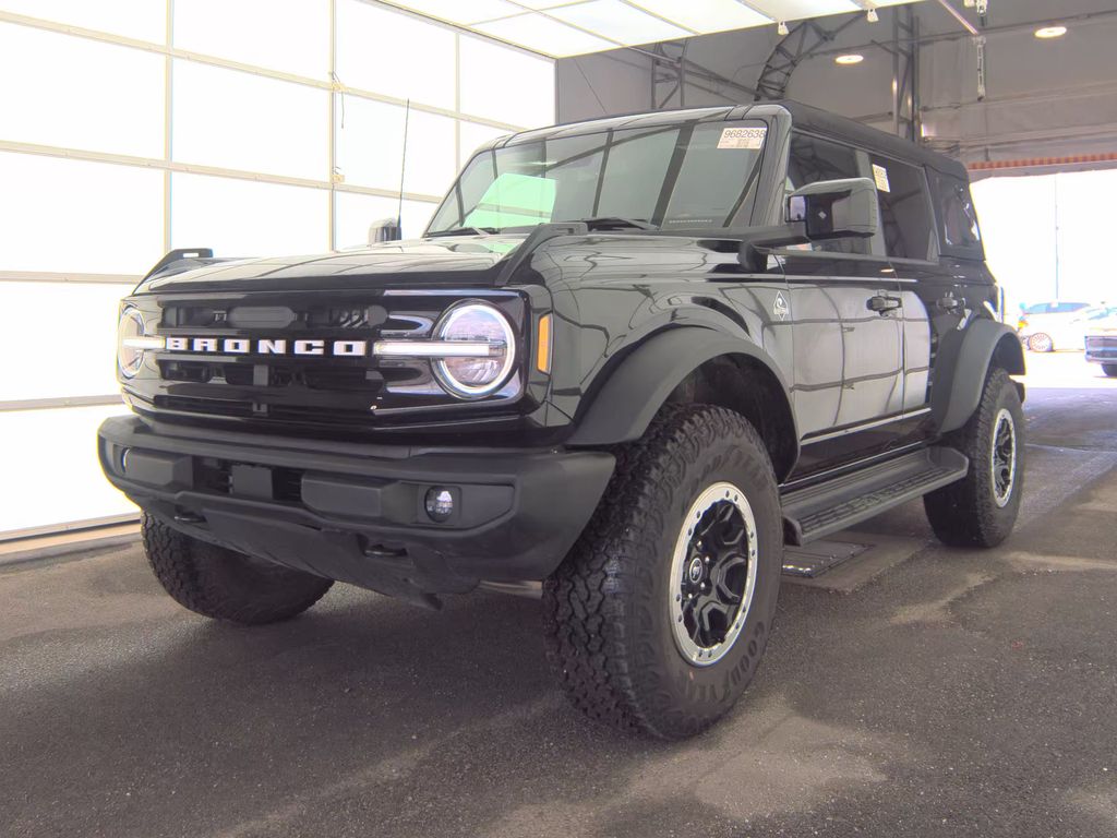 2025 Ford Bronco Outer Bank photo