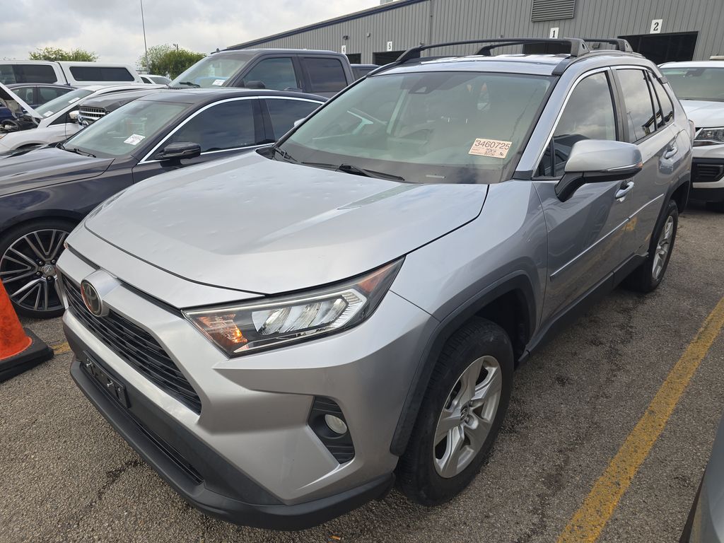 2021 Toyota RAV4 XLE photo