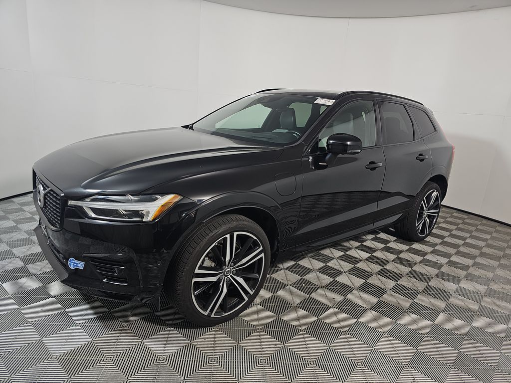 2021 Volvo XC60 R-Design photo
