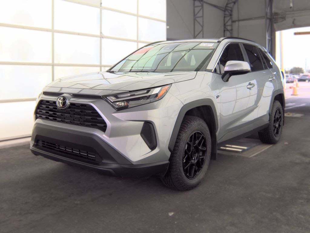 2025 Toyota RAV4 XLE photo