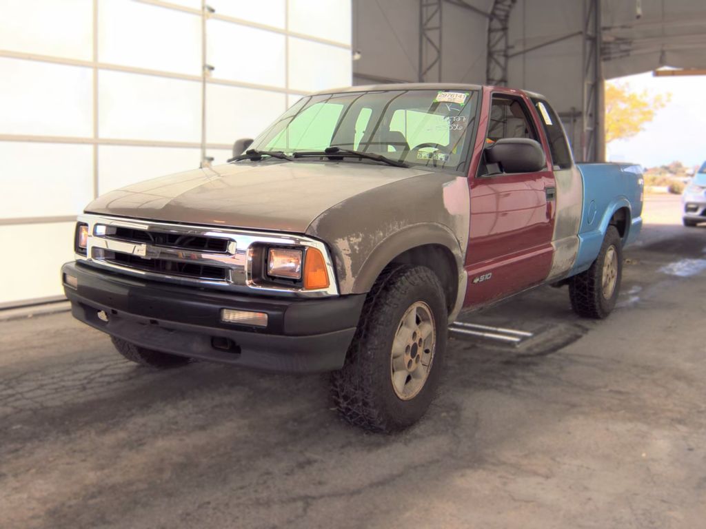 1997 Chevrolet S10 LS photo