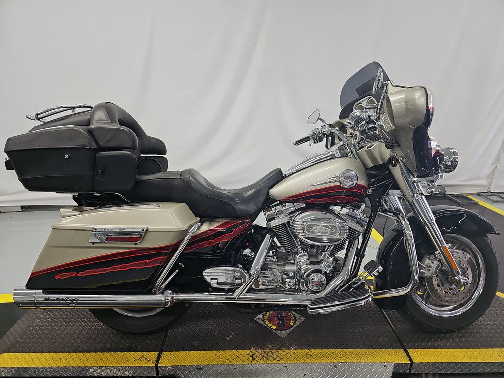 2006 Harley-Davidson Flhtcuse photo