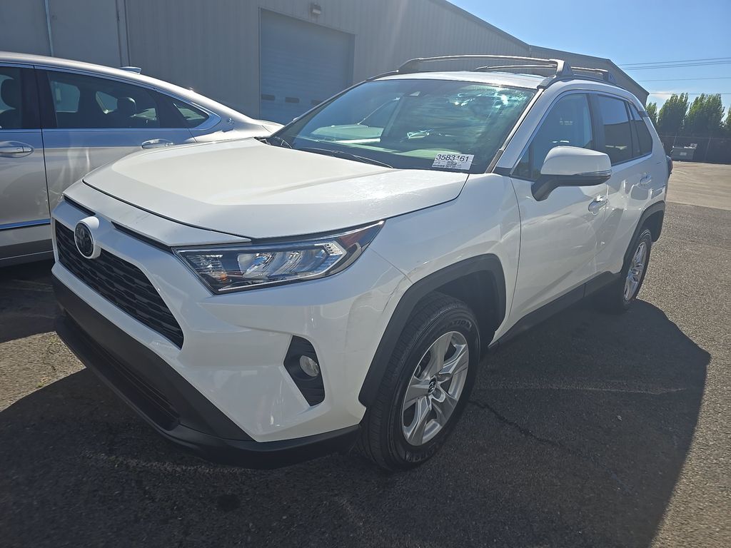 2021 Toyota RAV4 XLE photo