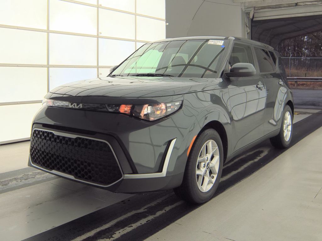 2025 Kia Soul LX photo