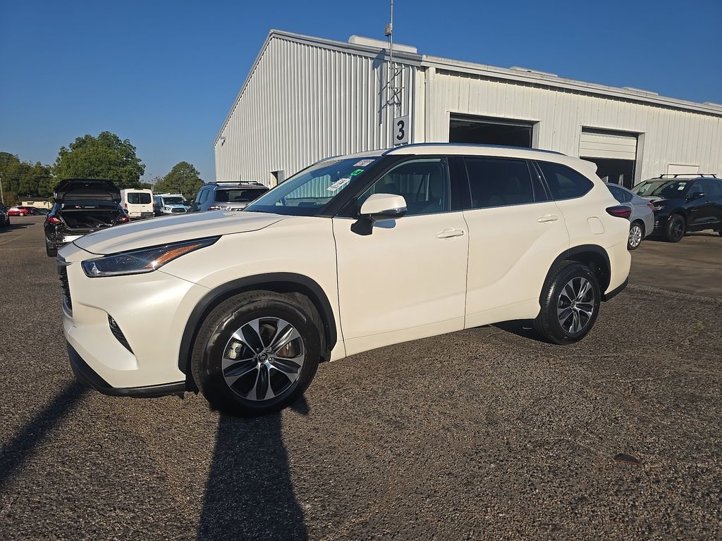 2021 Toyota Highlander XLE photo
