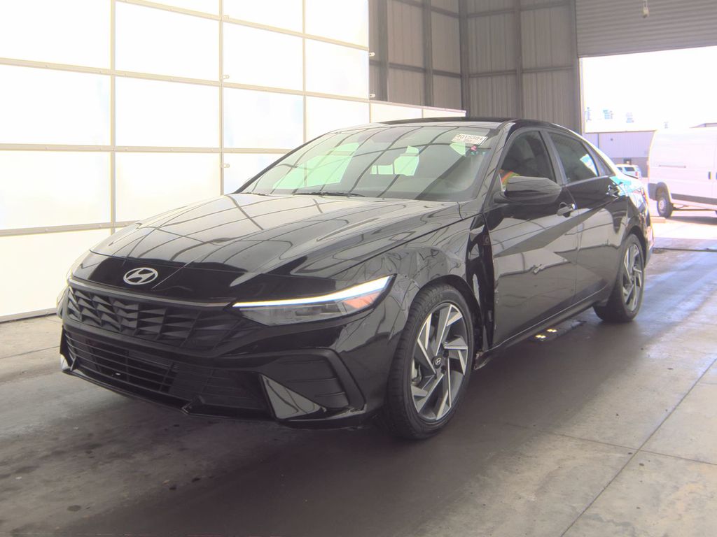 2025 Hyundai Elantra SEL Sport photo