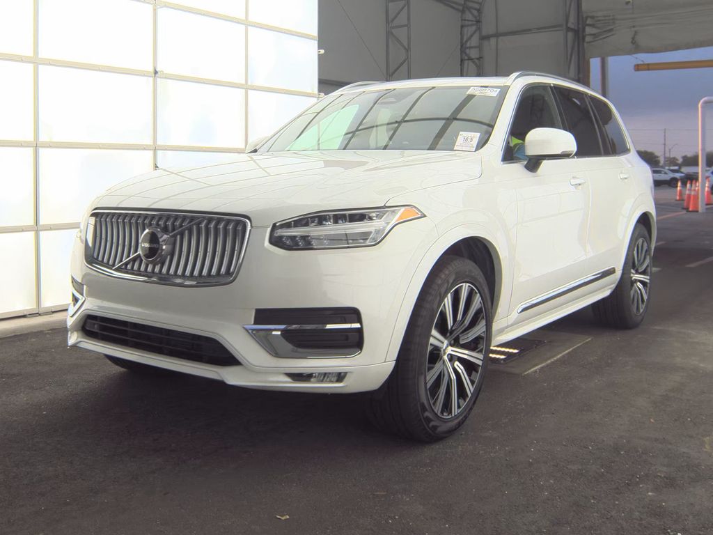 2025 Volvo XC90 Core photo