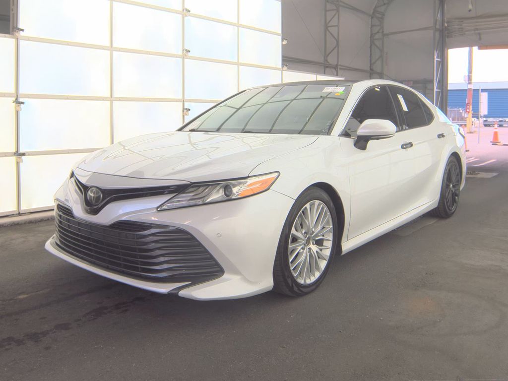 2018 Toyota Camry XLE photo