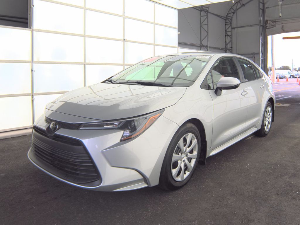 2025 Toyota Corolla LE photo