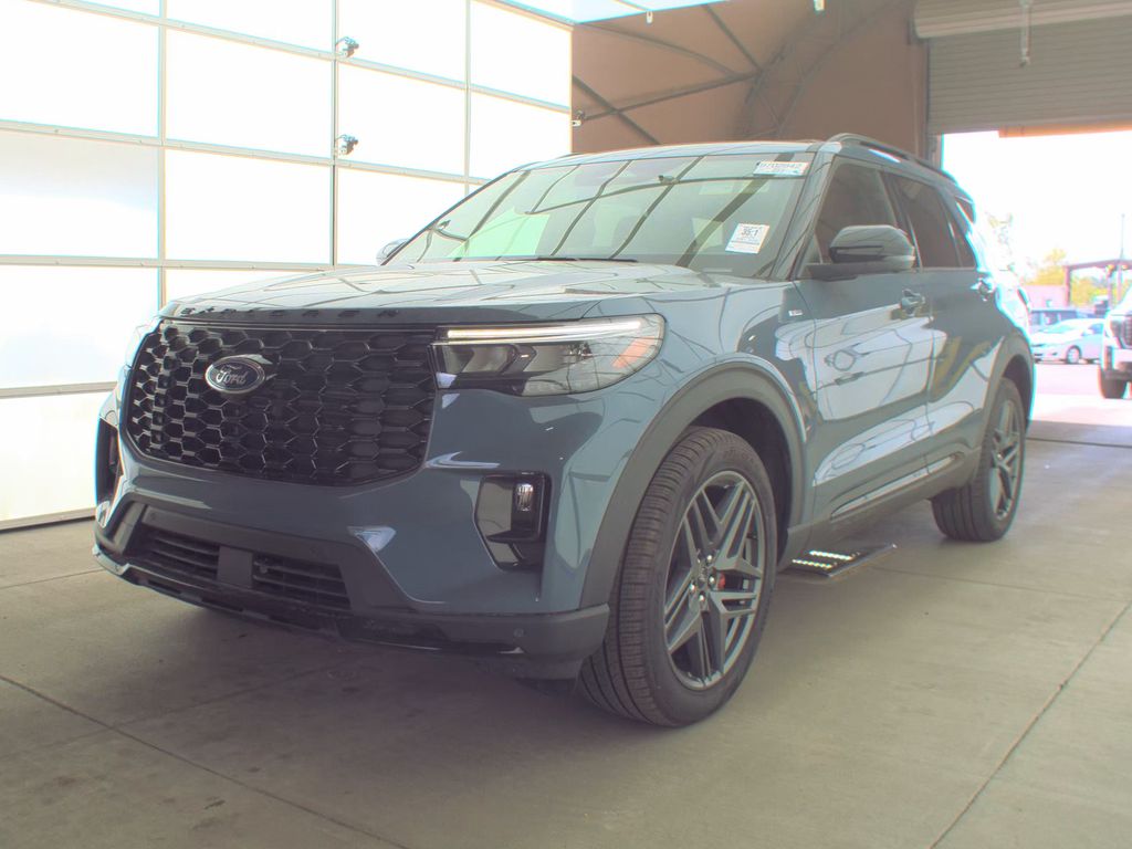 2025 Ford Explorer ST-Line photo