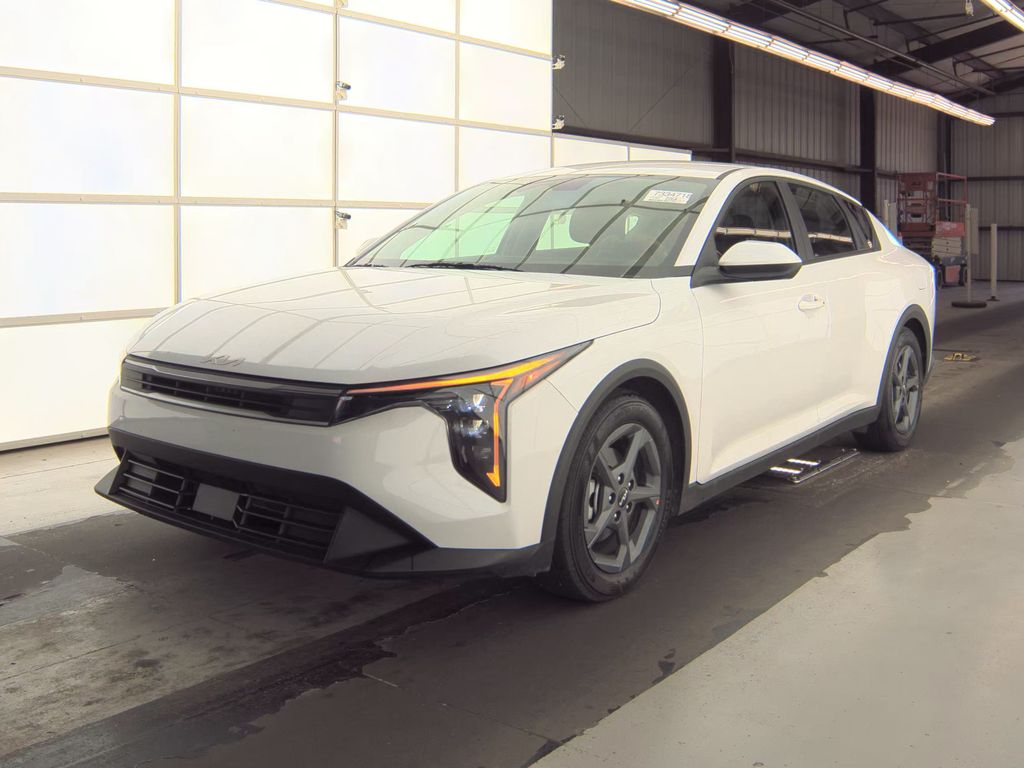 2025 Kia K4 LXS photo