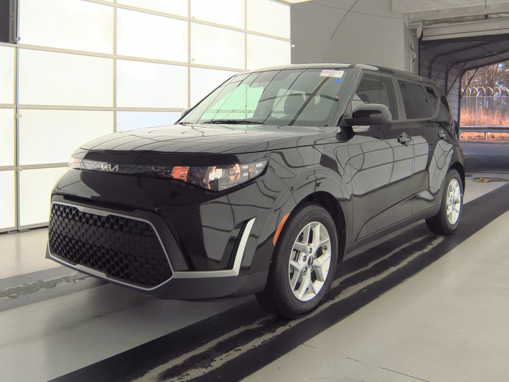 2025 Kia Soul LX photo