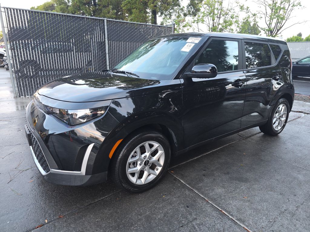 2025 Kia Soul LX photo