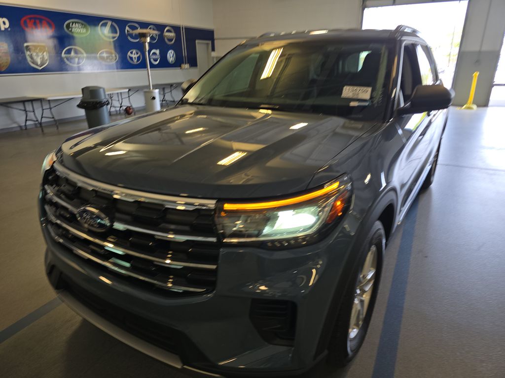 2025 Ford Explorer Active photo