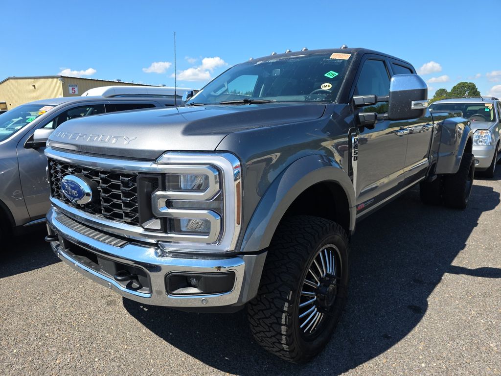 2025 Ford F-450 Lariat photo