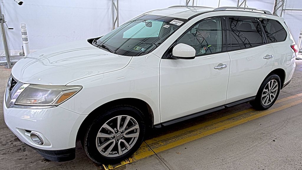 2016 Nissan Pathfind SV photo
