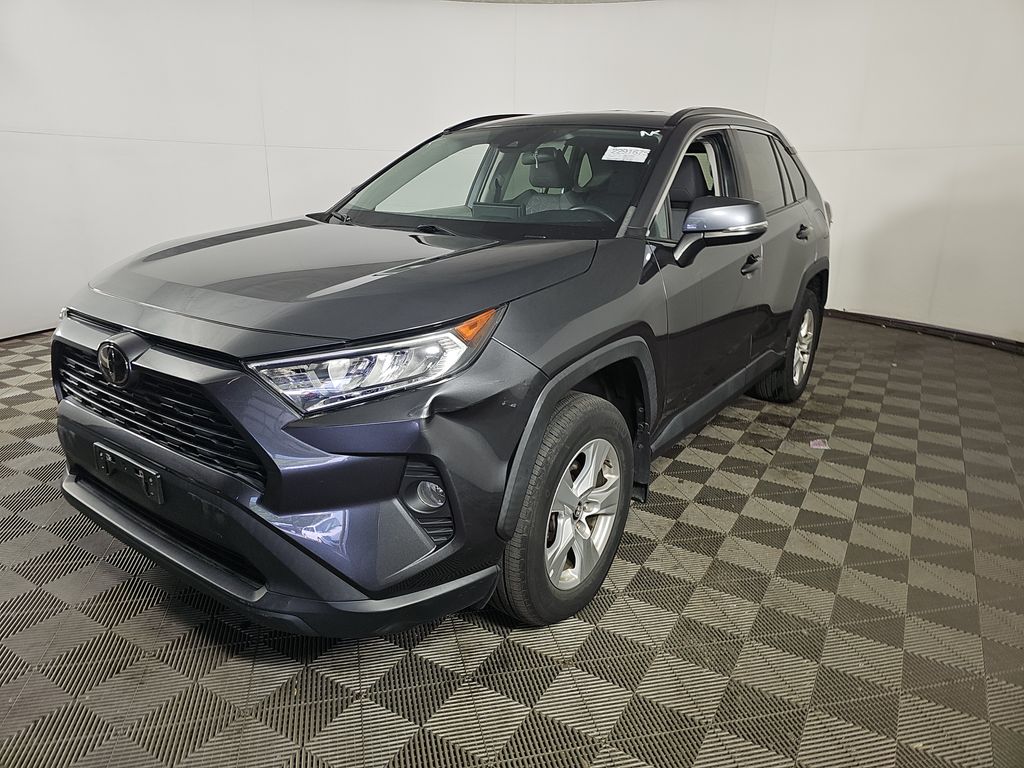 2021 Toyota RAV4 XLE photo