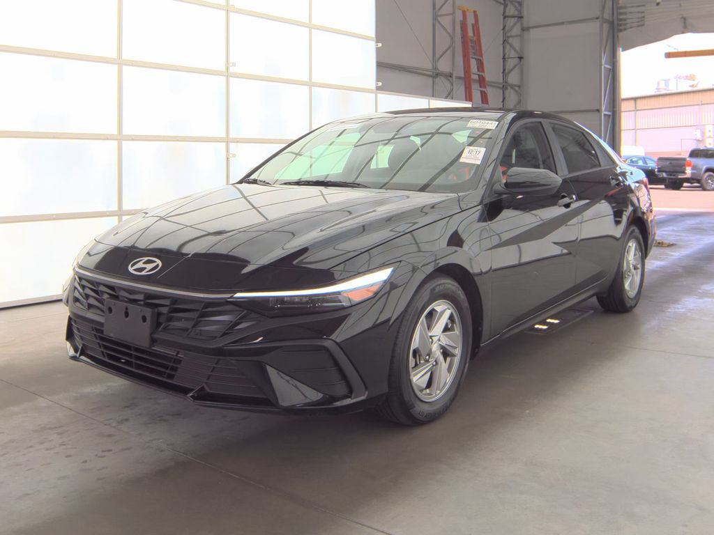 2025 Hyundai Elantra SE photo