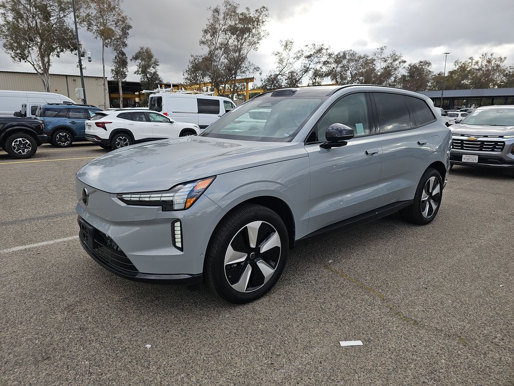 2025 Volvo EX90 Plus photo