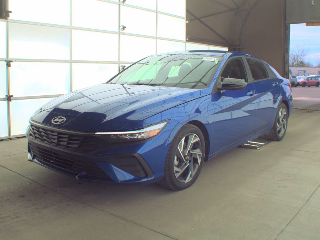 2025 Hyundai Elantra SEL Sport photo