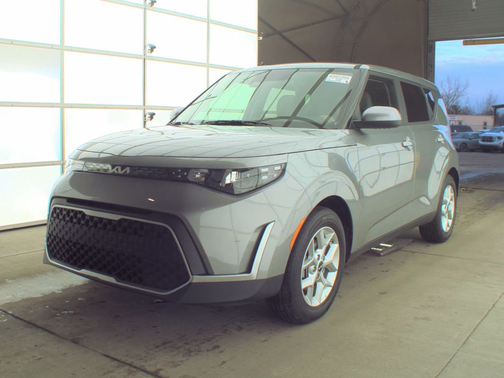 2025 Kia Soul LX photo