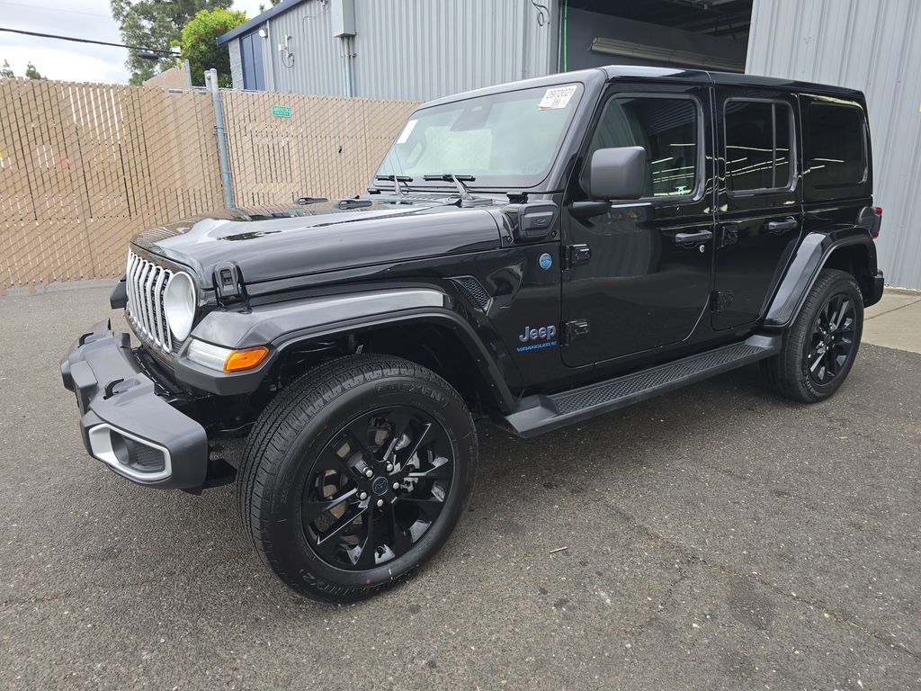 2025 Jeep Wrangler Sahara photo