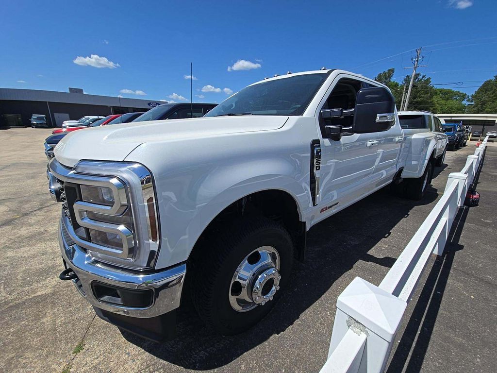 2025 Ford F-350 Lariat photo