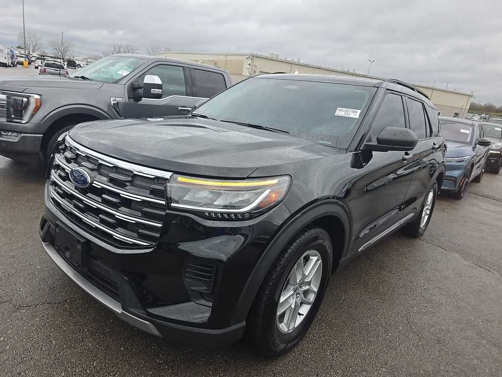 2025 Ford Explorer Active photo