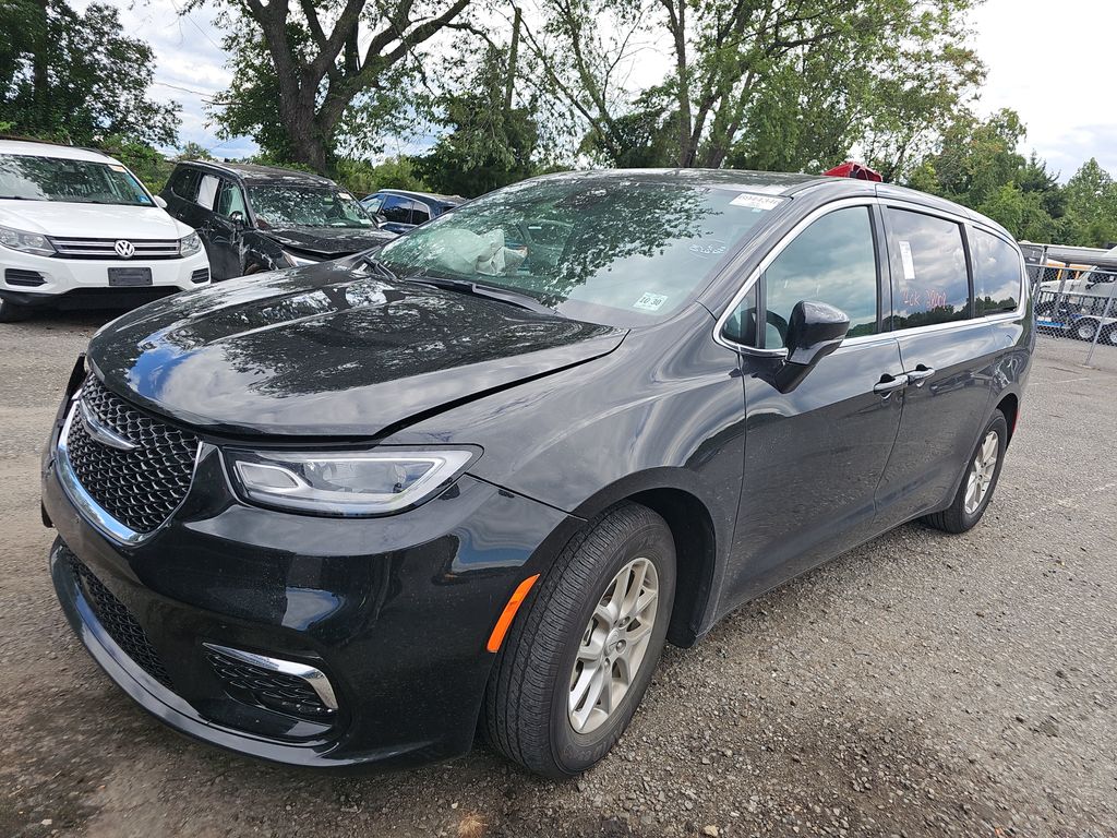 2026 Chrysler Pacifica Select photo