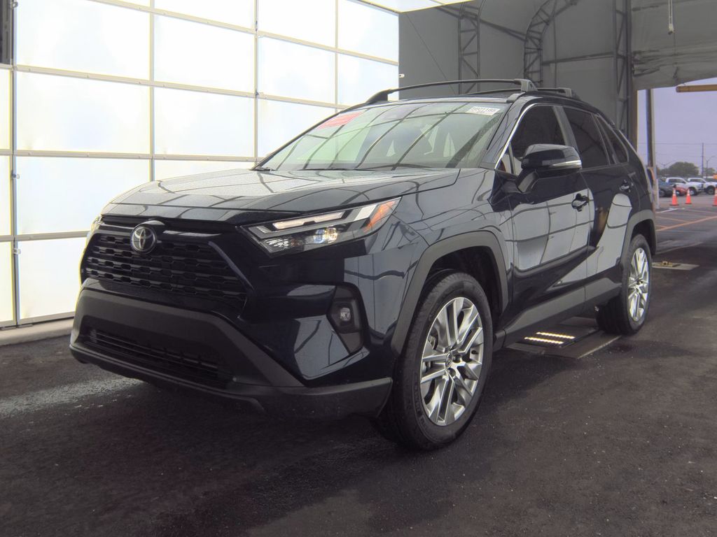2025 Toyota RAV4 XLE Premiu photo