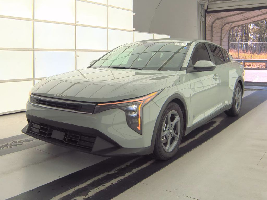 2025 Kia K4 LXS photo