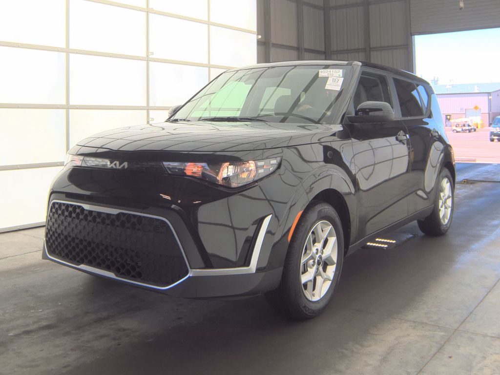 2025 Kia Soul LX photo