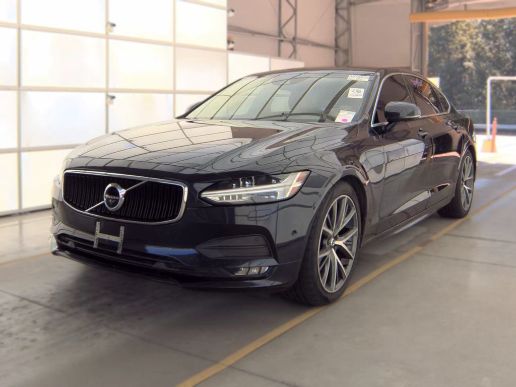2019 Volvo S90 Momentum photo
