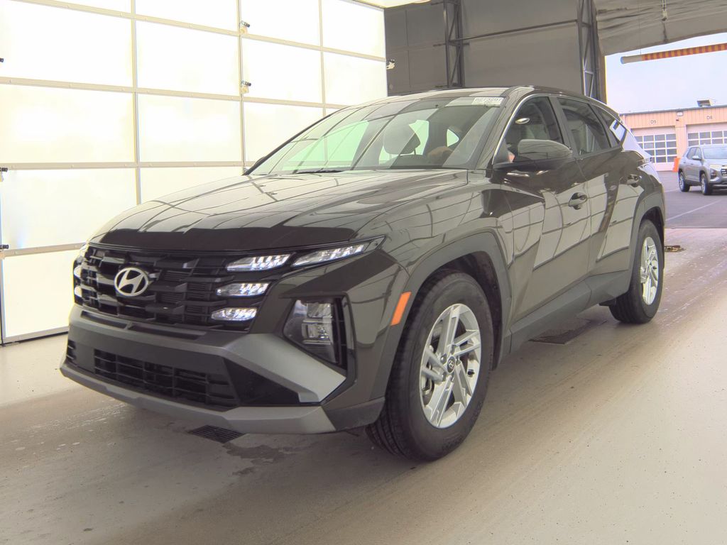 2025 Hyundai Tucson SE photo